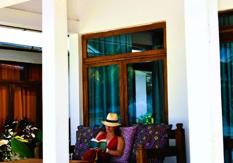 酒店 Asante Sana Beachfront