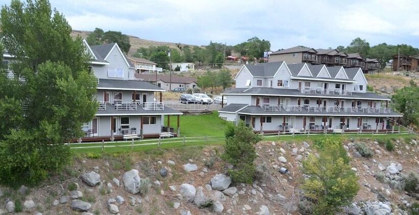 فندق Absaroka Lodge