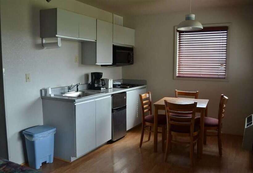 فندق Absaroka Lodge