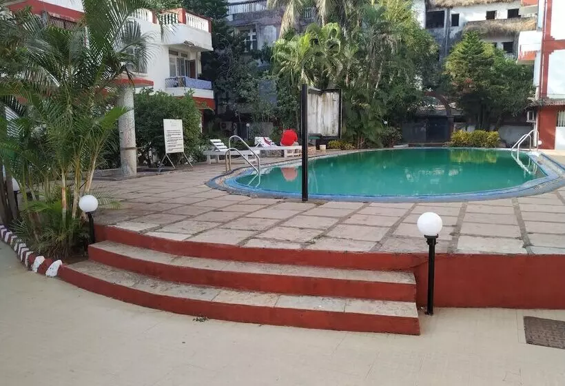 בית מלון כפרי Atlanta Beach Resort