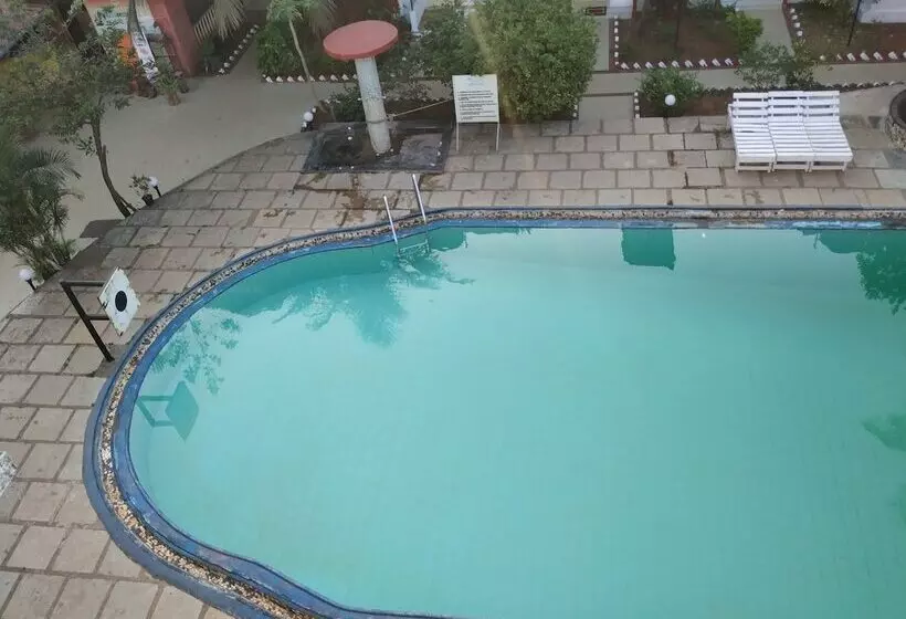 בית מלון כפרי Atlanta Beach Resort