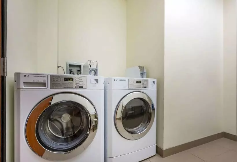 Отель Comfort Suites Redding  Shasta Lake