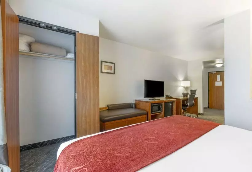 Отель Comfort Suites Redding  Shasta Lake