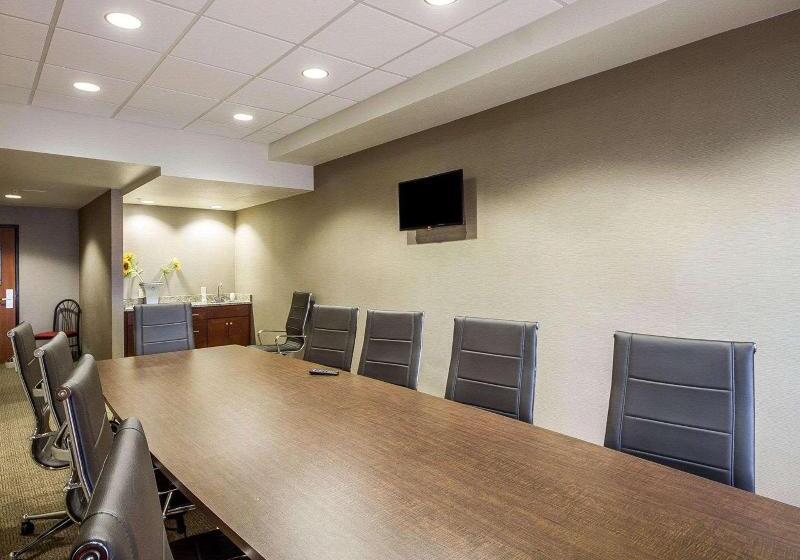 هتل Comfort Suites Redding Shasta Lake