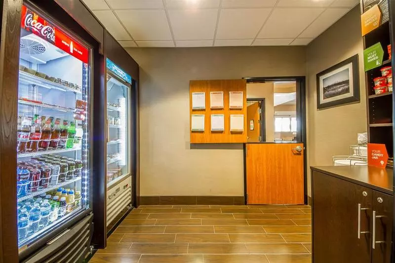 Отель Comfort Suites Redding  Shasta Lake