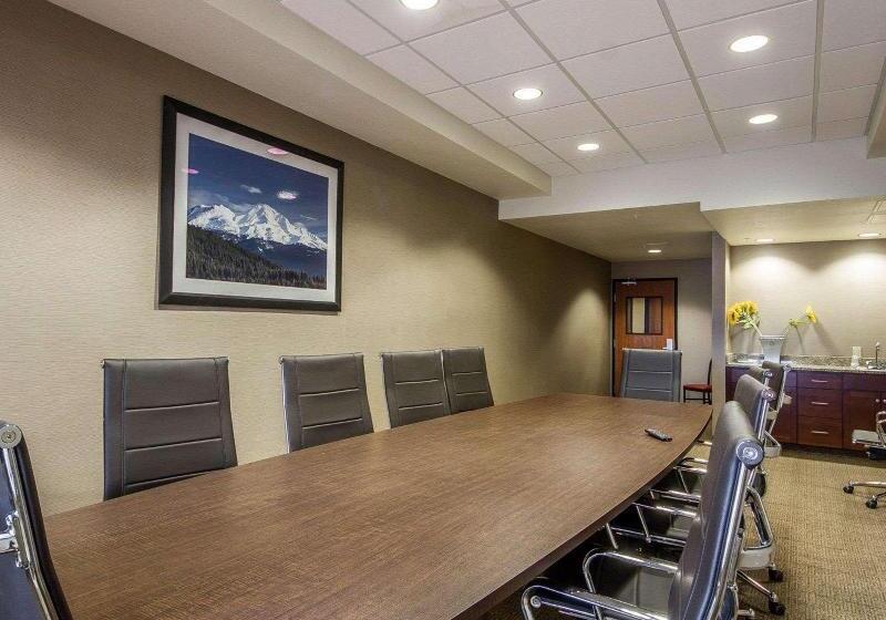 هتل Comfort Suites Redding Shasta Lake