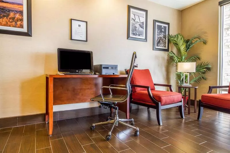 Отель Comfort Suites Redding  Shasta Lake