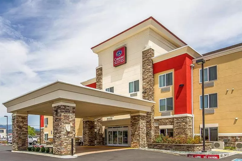 Отель Comfort Suites Redding  Shasta Lake