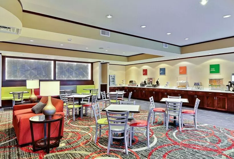 Отель Comfort Suites Uniontown