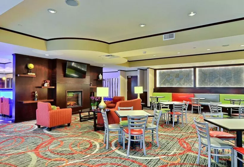 Отель Comfort Suites Uniontown