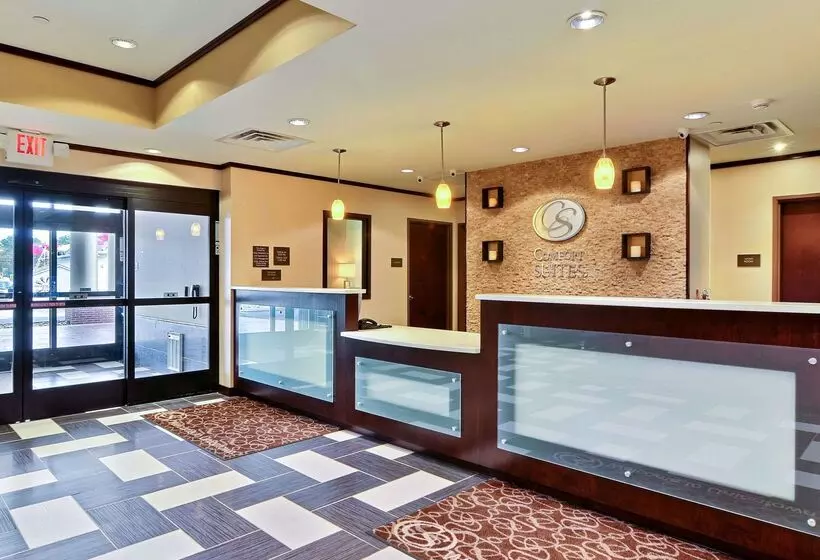 Отель Comfort Suites Uniontown