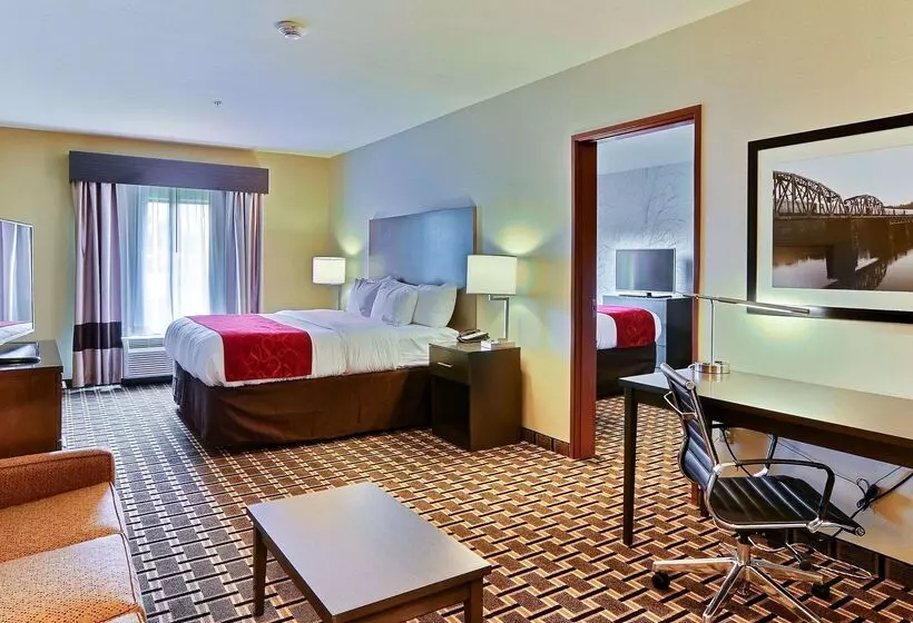 Отель Comfort Suites Uniontown