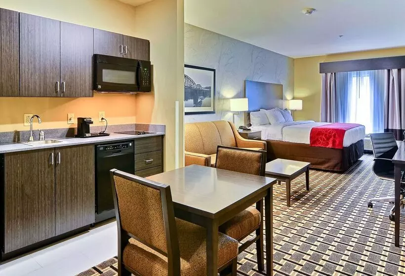 Отель Comfort Suites Uniontown