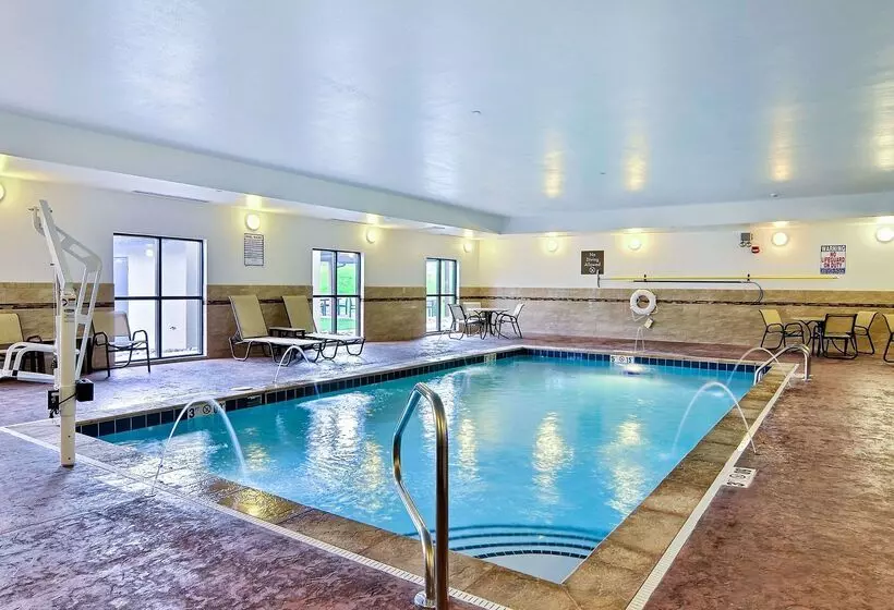 Отель Comfort Suites Uniontown