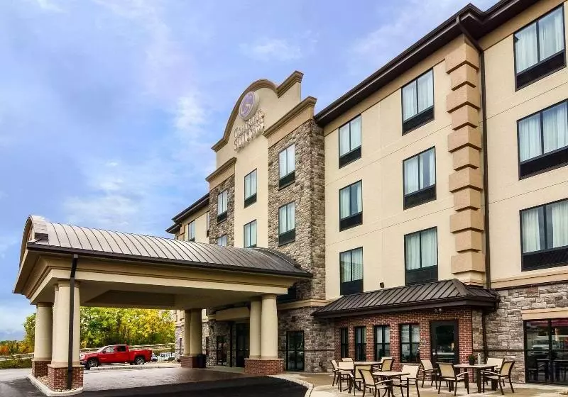 Отель Comfort Suites Uniontown