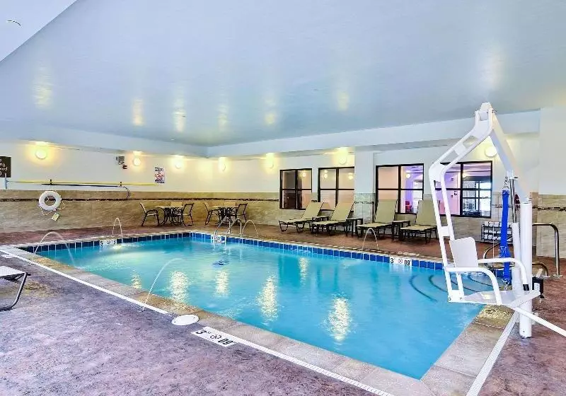 Отель Comfort Suites Uniontown