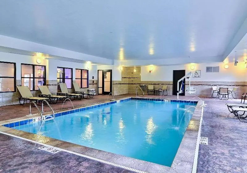 Отель Comfort Suites Uniontown