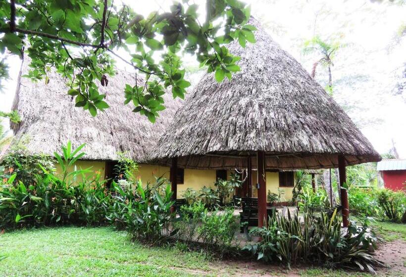 בית מלון כפרי Crystal Paradise Resort