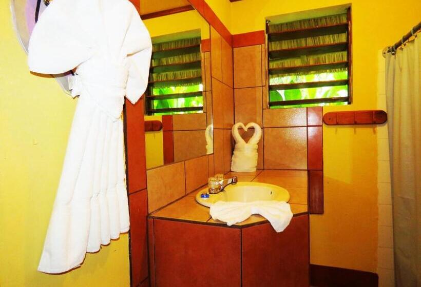 בית מלון כפרי Crystal Paradise Resort