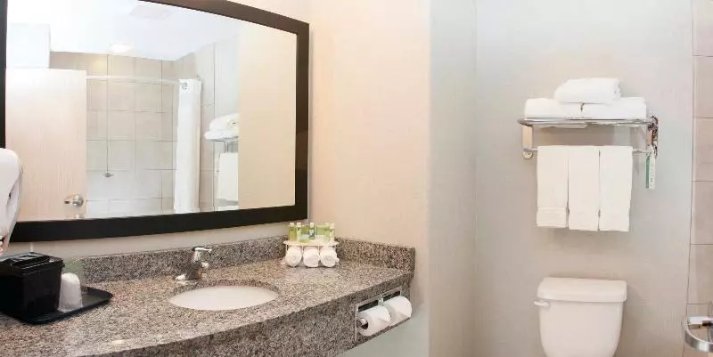 فندق Holiday Inn Express Fort St John, An Ihg