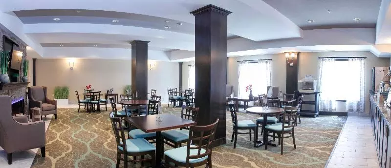 فندق Holiday Inn Express Fort St John, An Ihg
