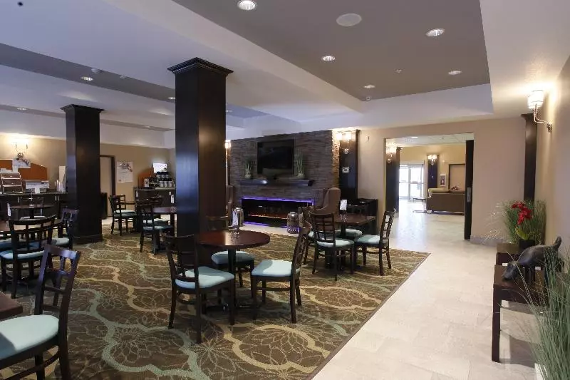 فندق Holiday Inn Express Fort St John, An Ihg