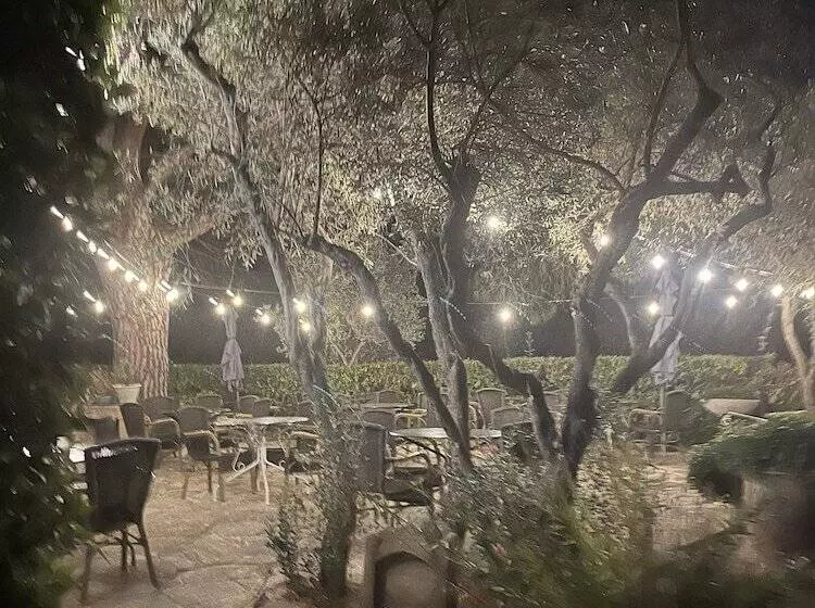 Отель Le Madaleno