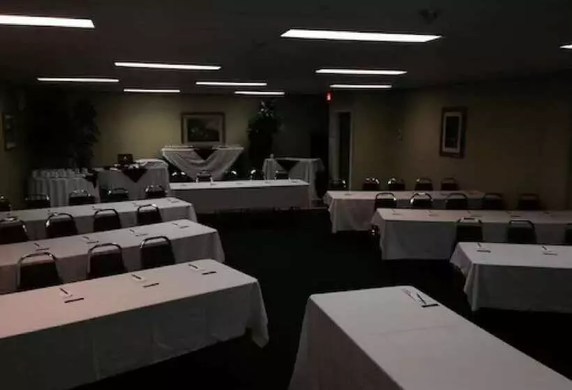 Hotelli Mcintosh Country Inn & Conference Centre