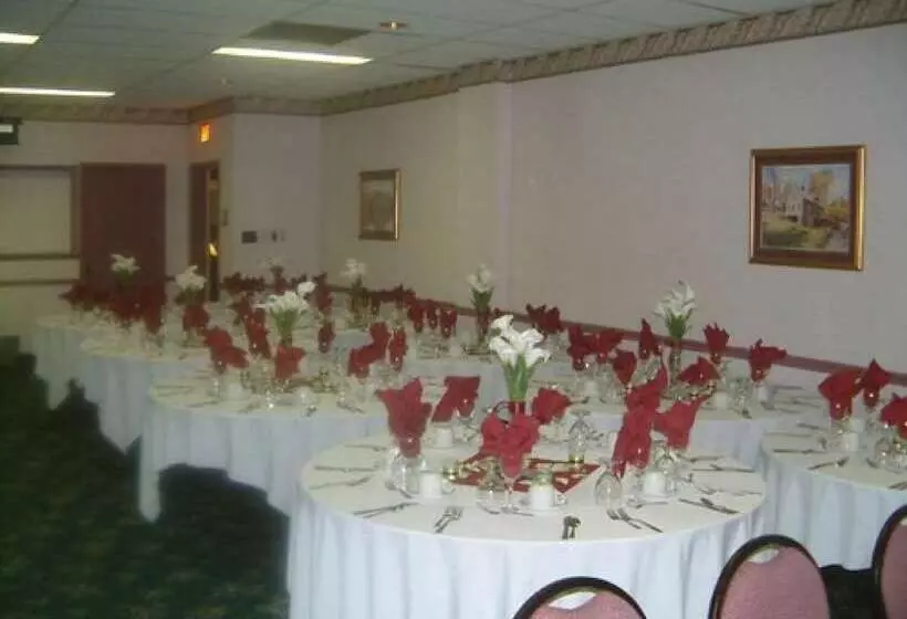 Hotelli Mcintosh Country Inn & Conference Centre