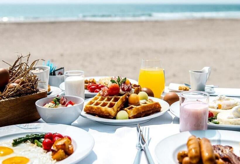 هتل Ngwe Saung Yacht Club & Resort