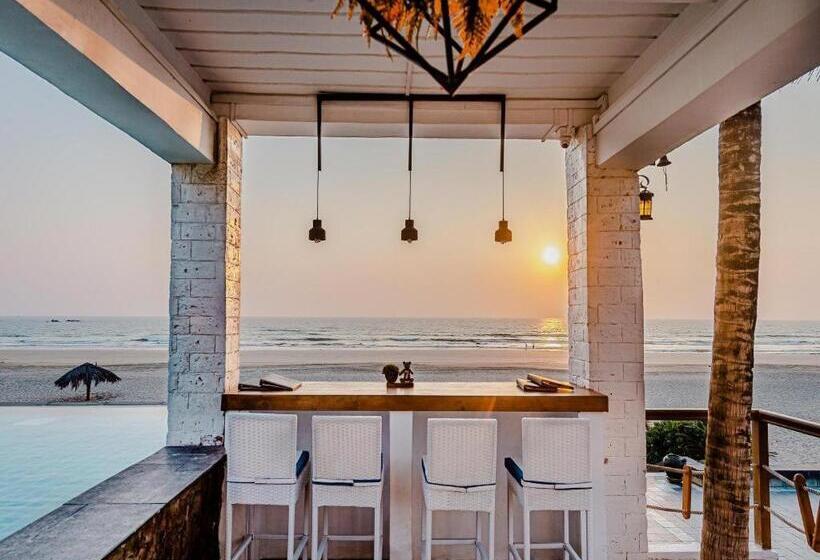 هتل Ngwe Saung Yacht Club & Resort