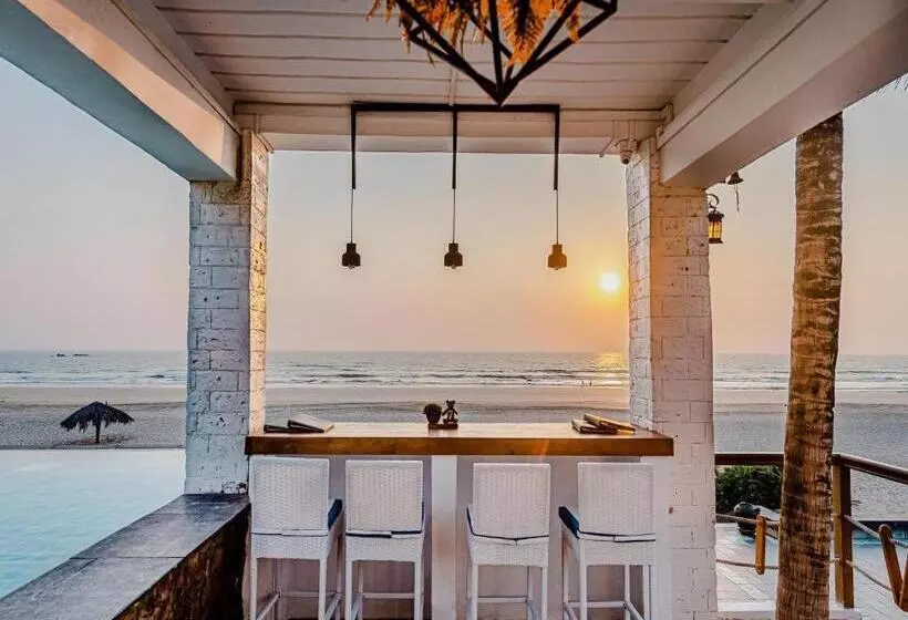 هتل Ngwe Saung Yacht Club & Resort