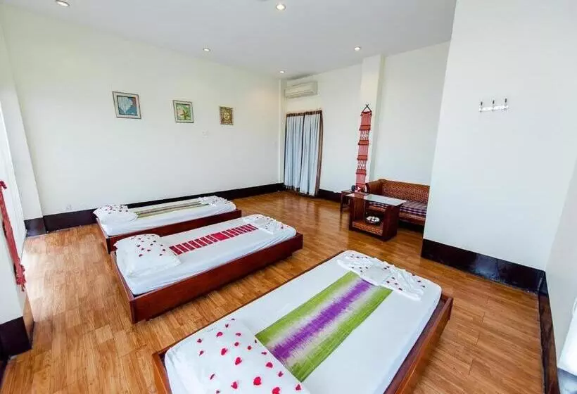 هتل Ngwe Saung Yacht Club & Resort