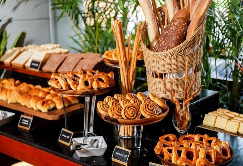 هتل Ngwe Saung Yacht Club & Resort