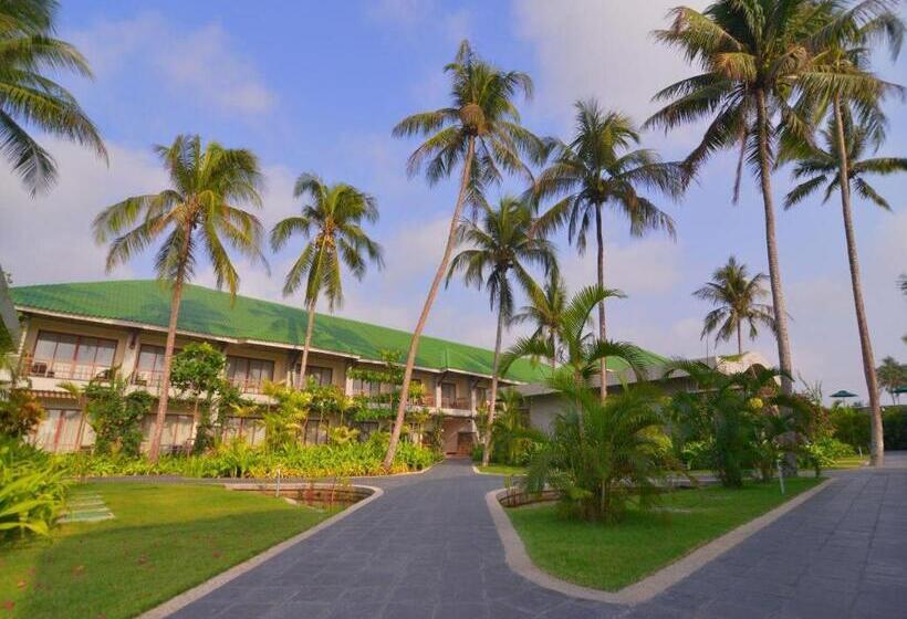 هتل Ngwe Saung Yacht Club & Resort