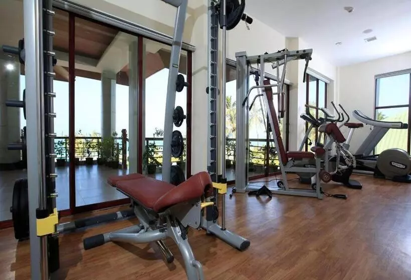 هتل Ngwe Saung Yacht Club & Resort