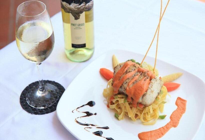 هتل Ngwe Saung Yacht Club & Resort