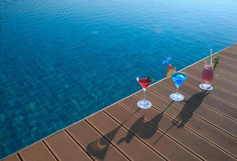 هتل Ngwe Saung Yacht Club & Resort