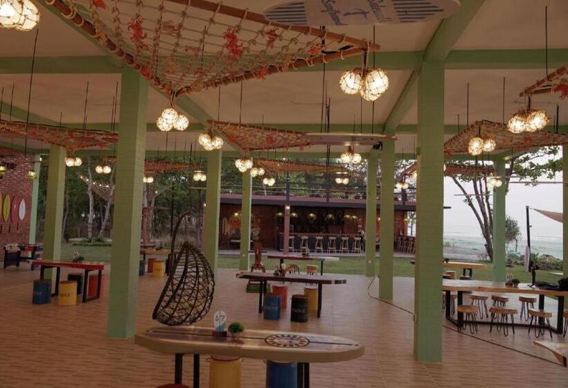 هتل Ngwe Saung Yacht Club & Resort