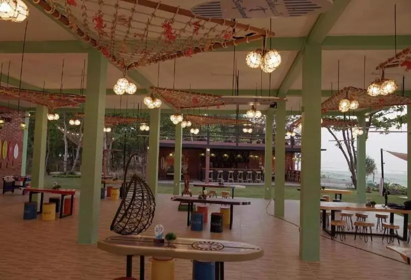 هتل Ngwe Saung Yacht Club & Resort