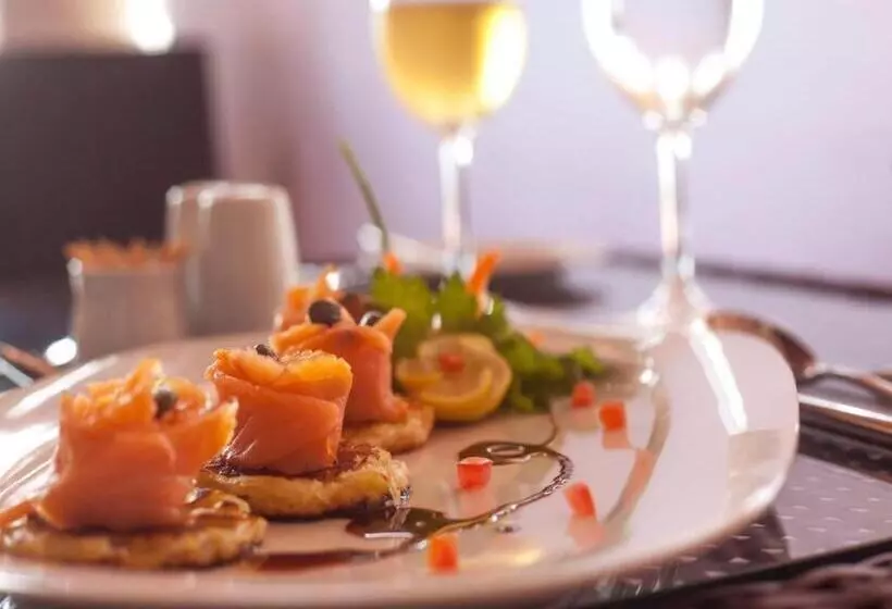 هتل Ngwe Saung Yacht Club & Resort