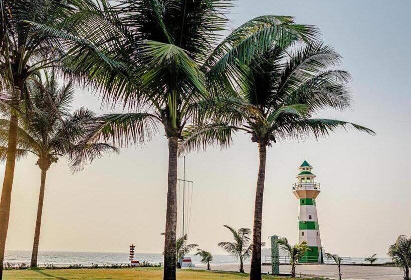 هتل Ngwe Saung Yacht Club & Resort