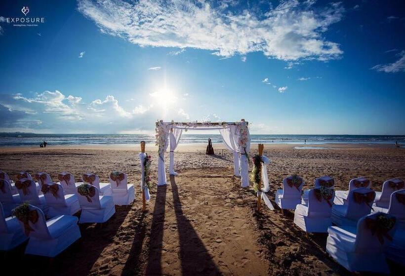 هتل Ngwe Saung Yacht Club & Resort