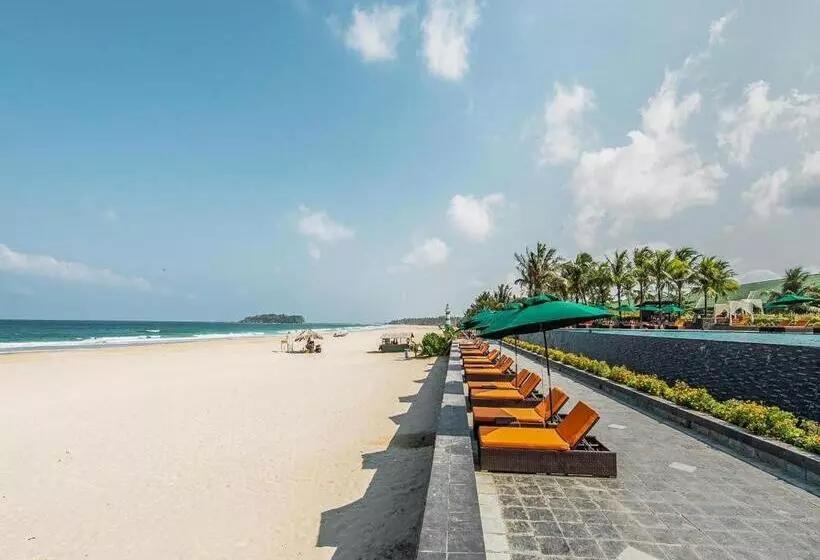 هتل Ngwe Saung Yacht Club & Resort