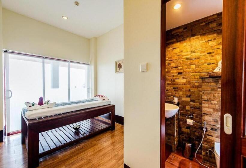 هتل Ngwe Saung Yacht Club & Resort