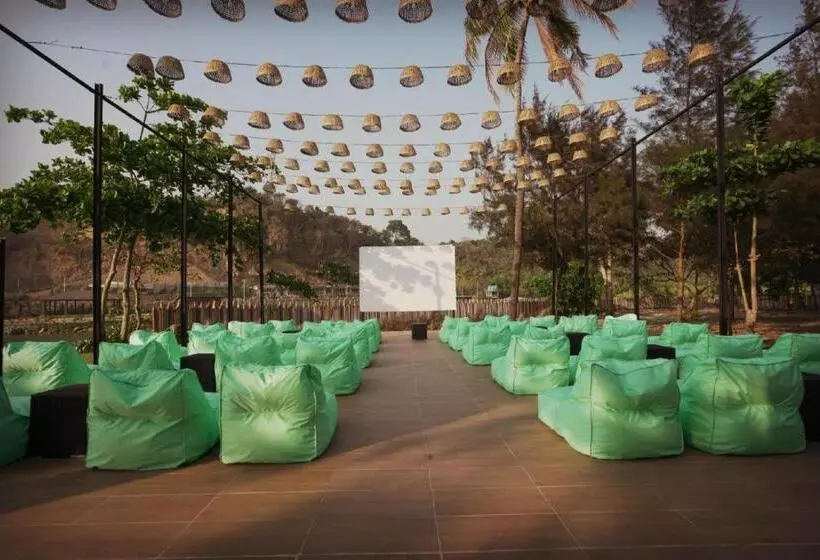 هتل Ngwe Saung Yacht Club & Resort