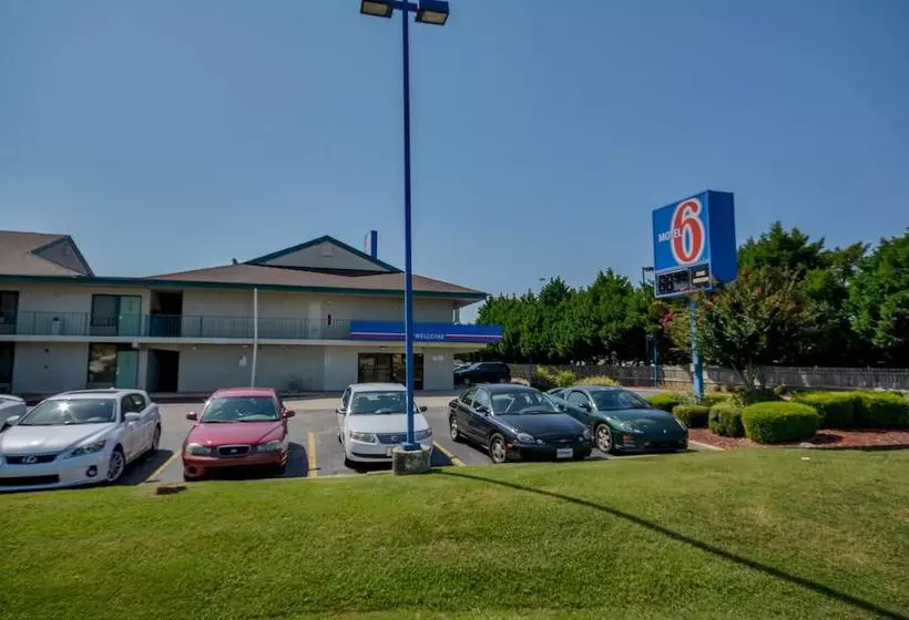 Motel 6 Huntsville - Madison