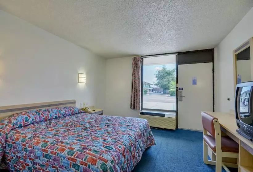 Motel 6 Huntsville - Madison