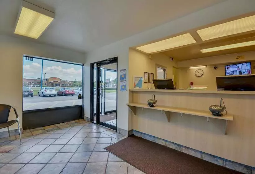 Motel 6 Huntsville - Madison