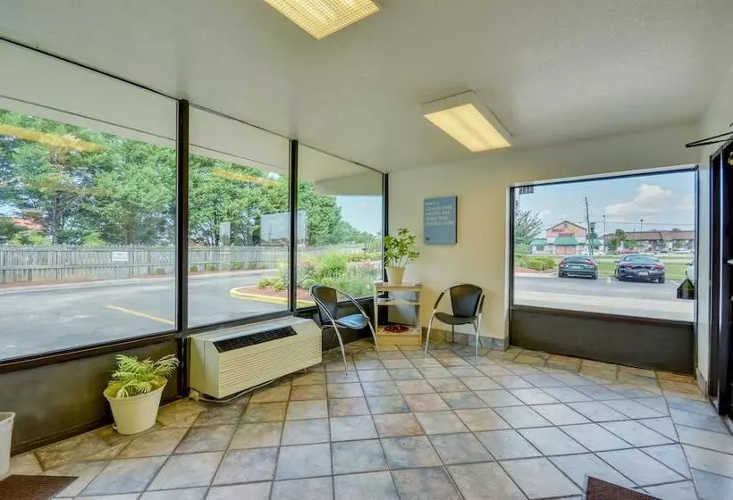 Motel 6 Huntsville - Madison